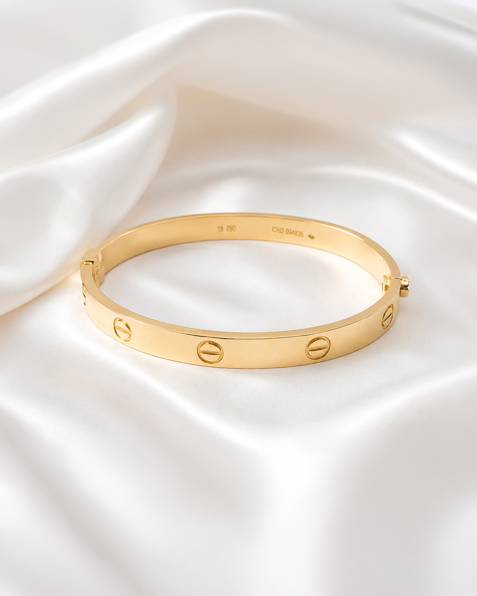 Pulsera Norela en oro 18K sobre seda blanca
